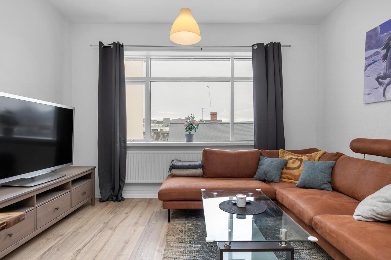 V53 Lovely 2 Bedroom In Apartment *