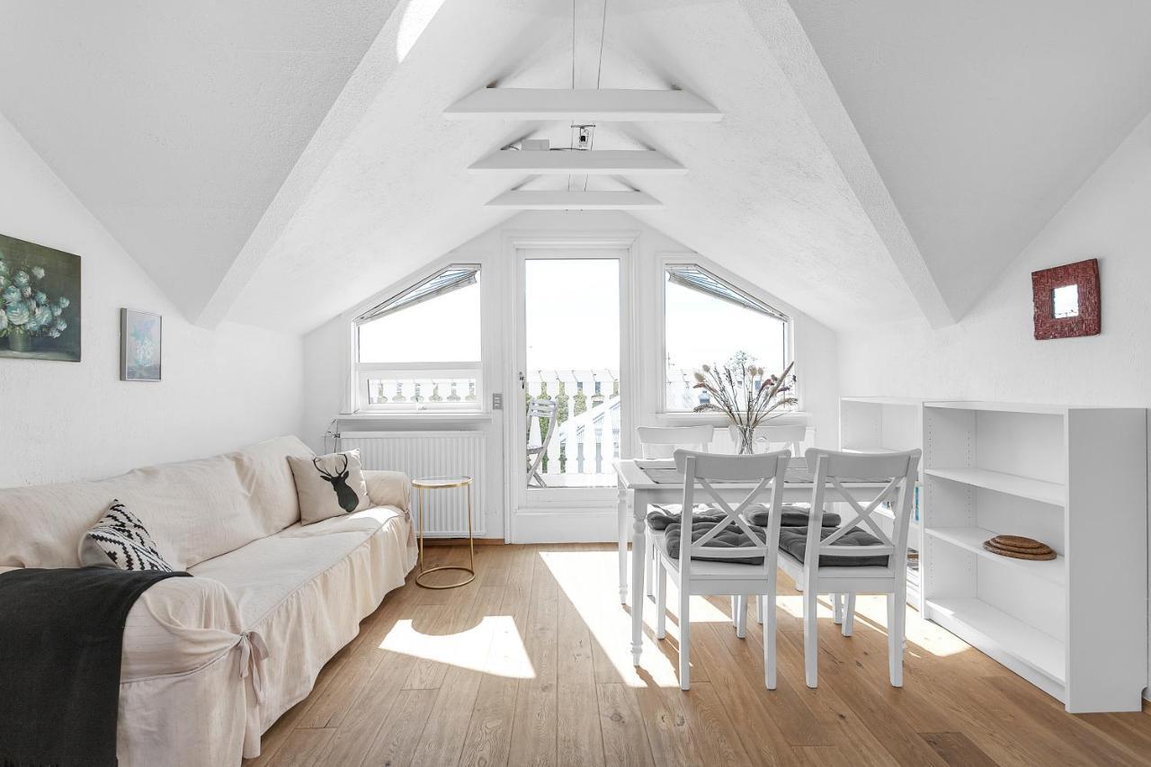 Lovely 2 Bedroom - Quiet Neighborhood