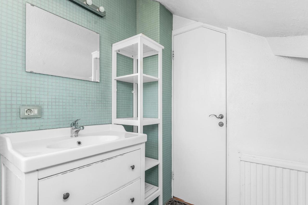 Lovely 2 Bedroom - Quiet Neighborhood Apartment Reykjavik