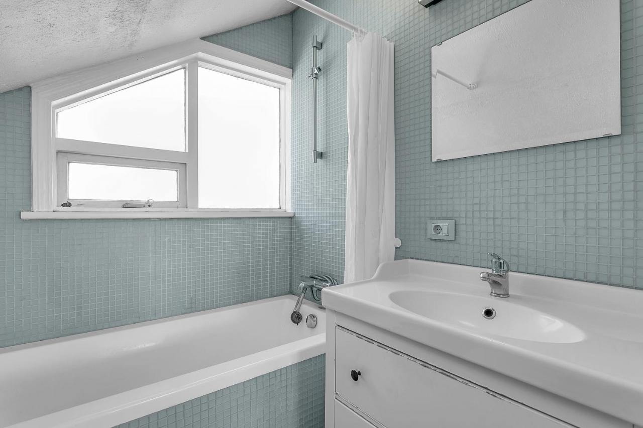 Lovely 2 Bedroom - Quiet Neighborhood Apartment
