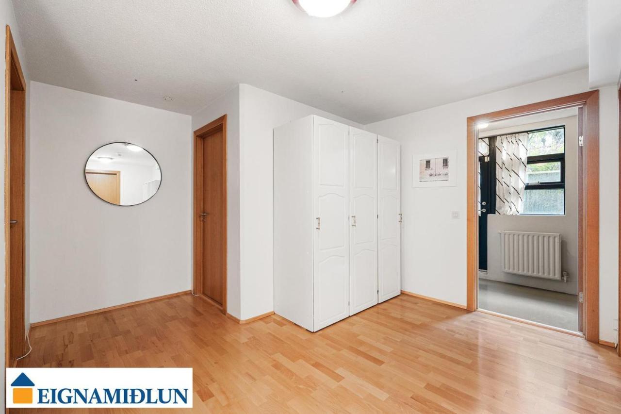 Large Close To The Centre Apartment