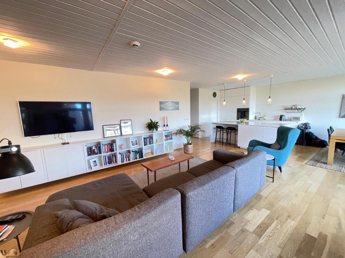 Cosy And Spacious In Apartment *