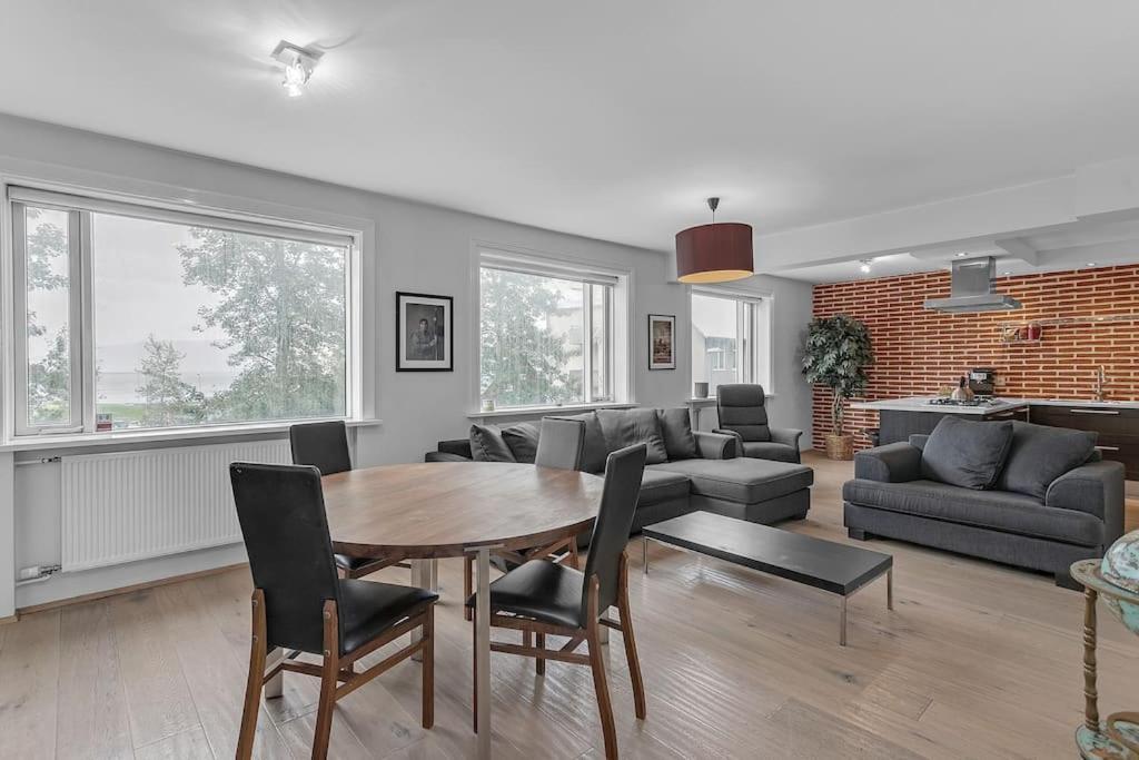 Central - Sea View Apartment Reykjavik