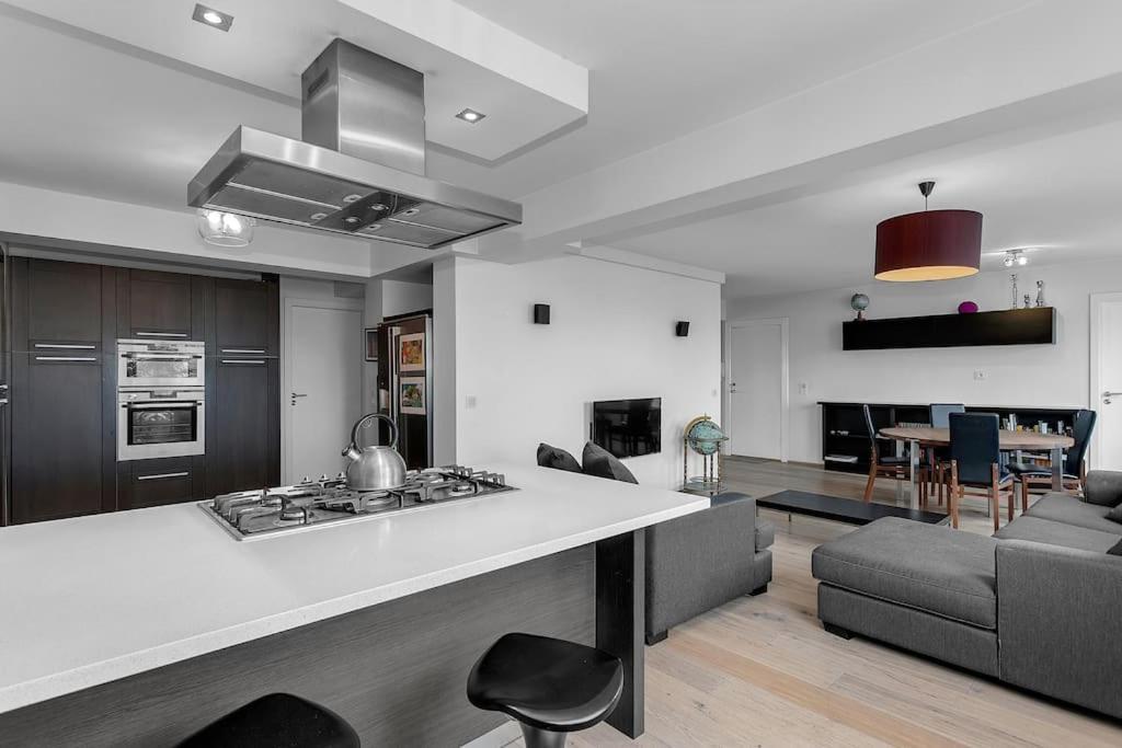 Central - Sea View Apartment