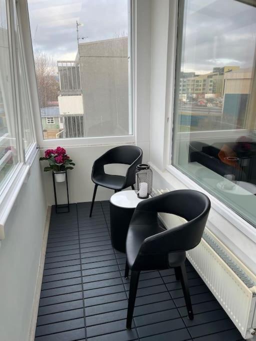 Apartment Lovely 1-bedroom With Free Parking Space
