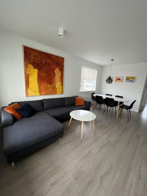 Lovely 1-bedroom With Free Parking Space *