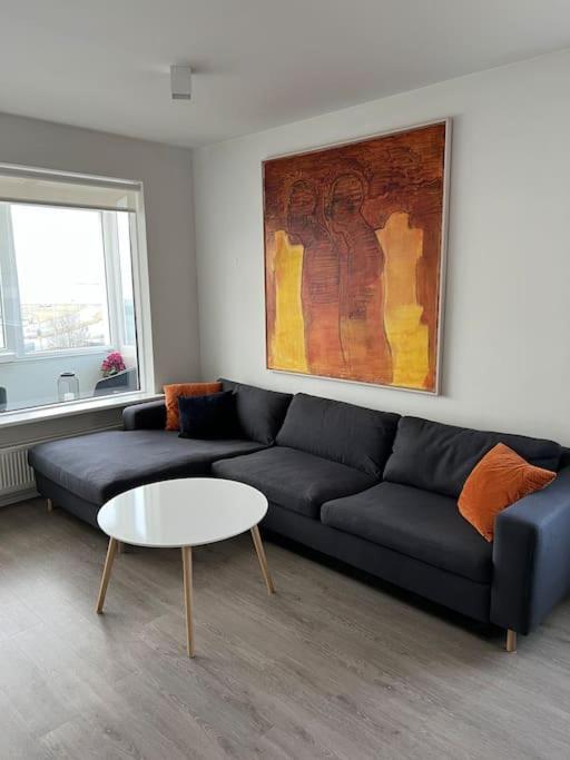 Apartment Lovely 1-bedroom With Free Parking Space