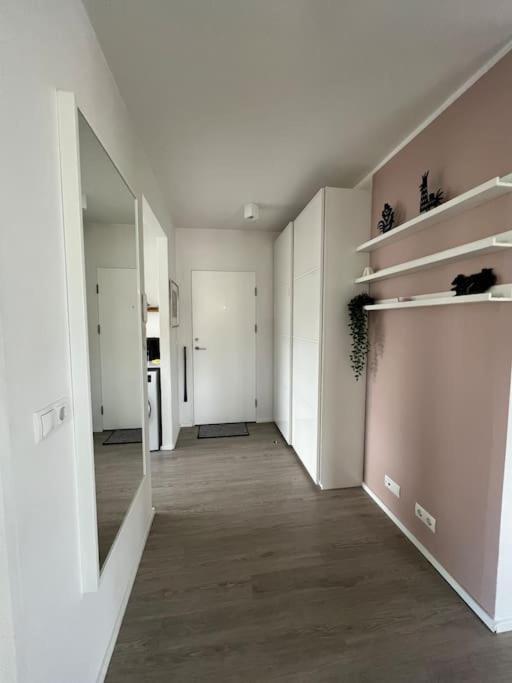 Apartment Lovely 1-bedroom With Free Parking Space *