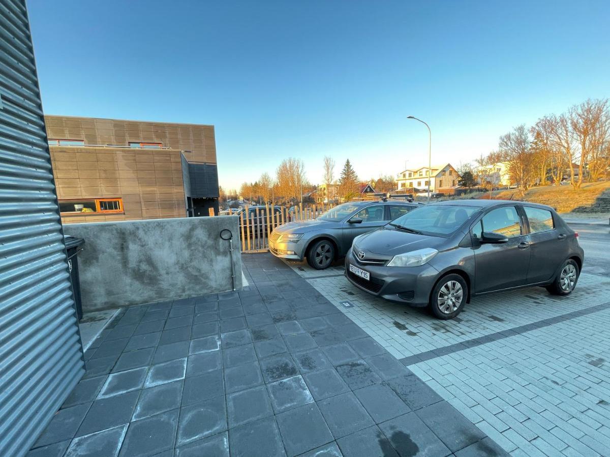 Modern And Spacious 2br Only 5,5 Km Drive From Downtown *