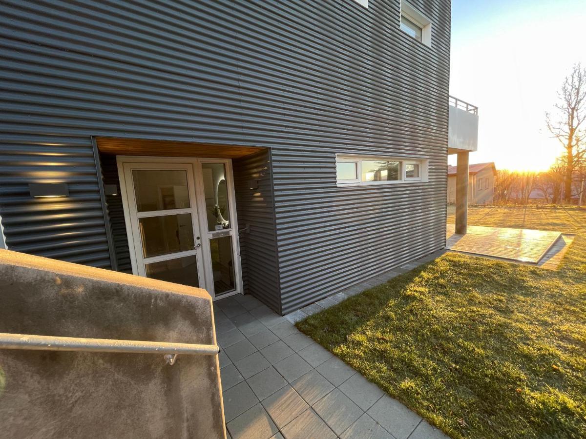 Modern And Spacious 2br Only 5,5 Km Drive From Downtown