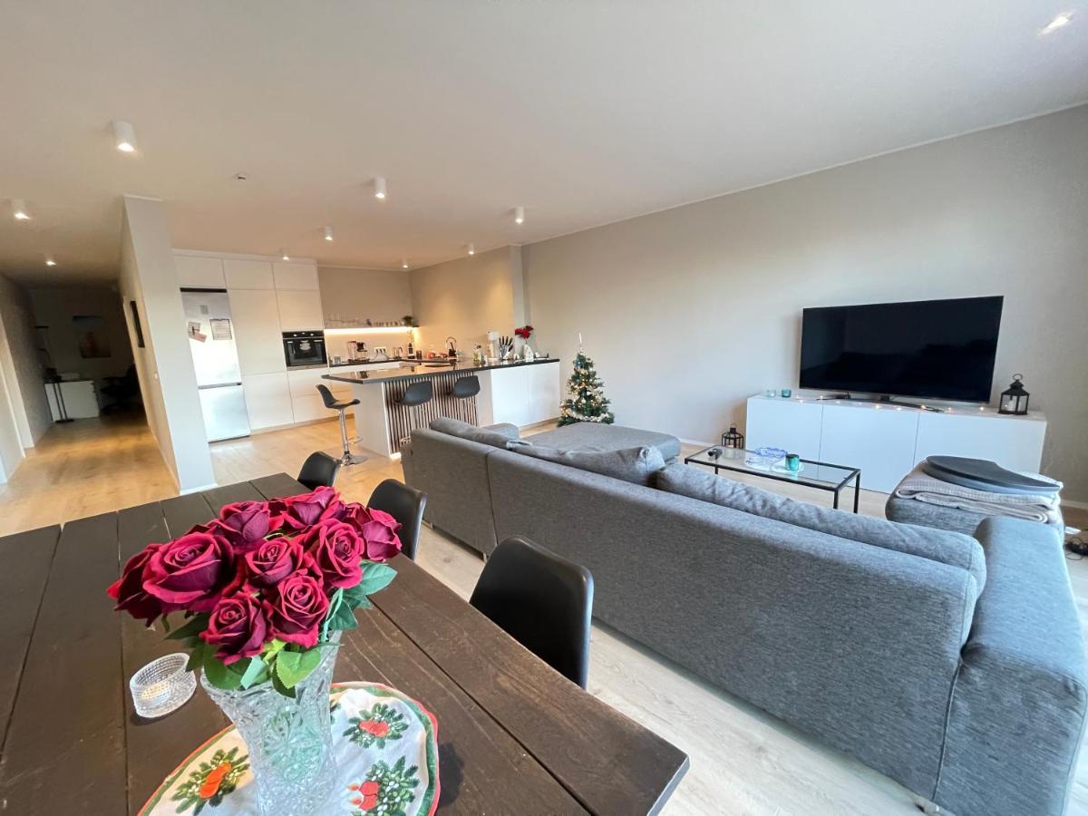 Apartment Modern And Spacious 2br Only 5,5 Km Drive From Downtown *