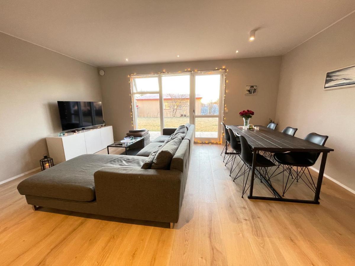 Modern And Spacious 2br Only 5,5 Km Drive From Downtown Reykjavik