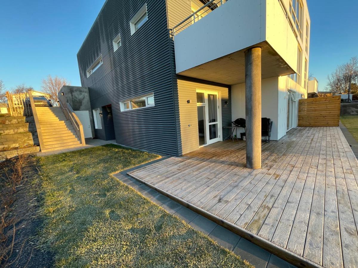 Modern And Spacious 2br Only 5,5 Km Drive From Downtown Reykjavik