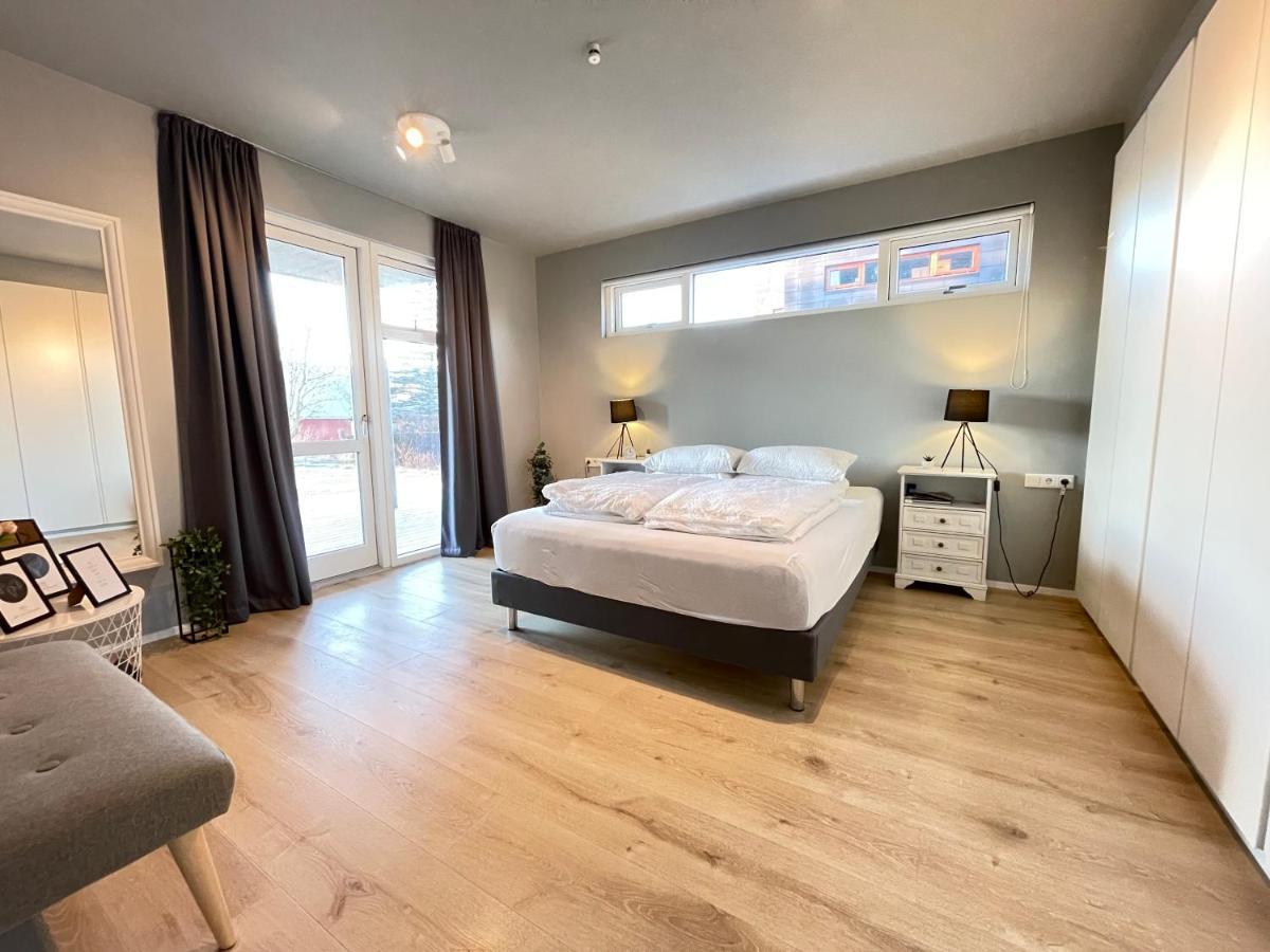 Modern And Spacious 2br Only 5,5 Km Drive From Downtown *