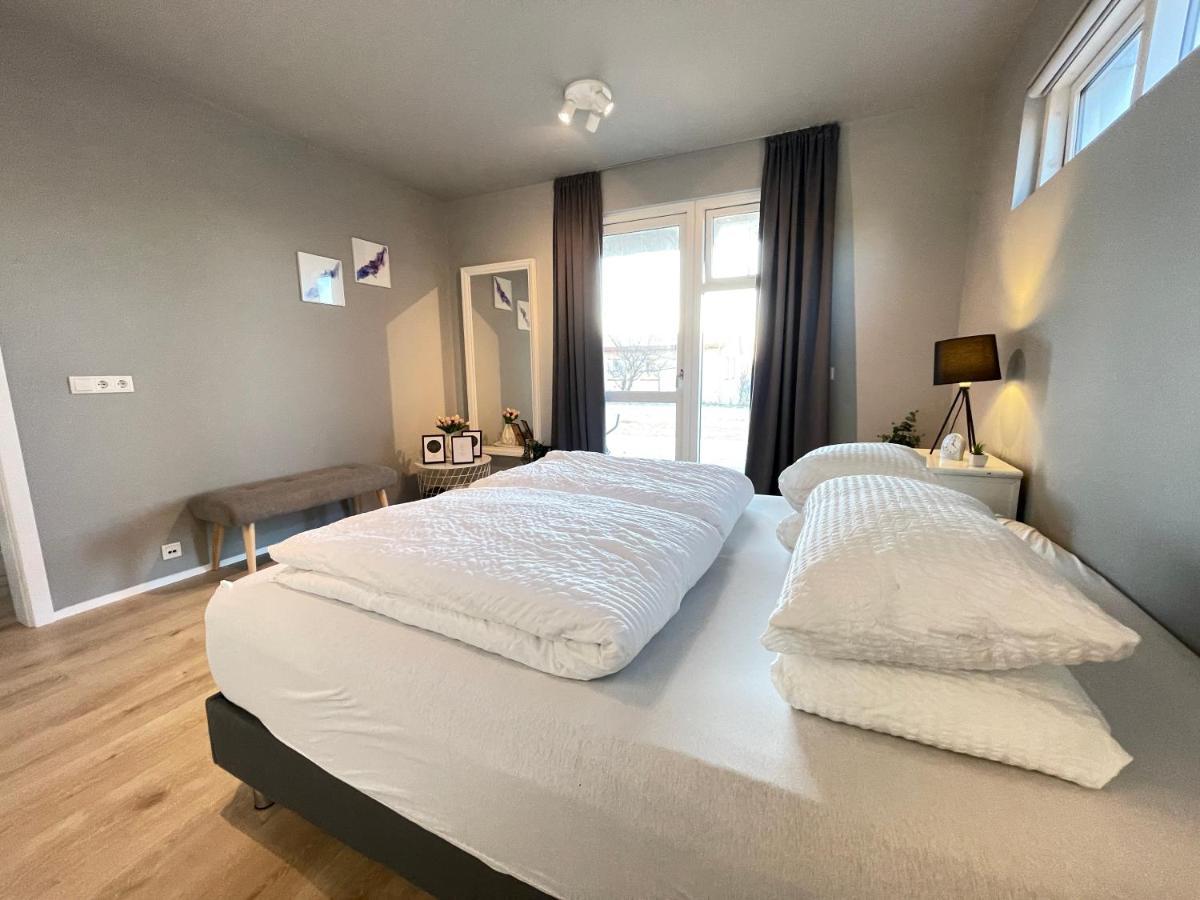Modern And Spacious 2br Only 5,5 Km Drive From Downtown *