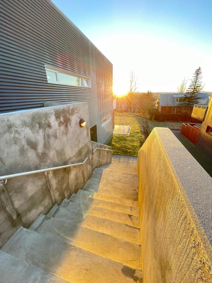 Modern And Spacious 2br Only 5,5 Km Drive From Downtown Reykjavik