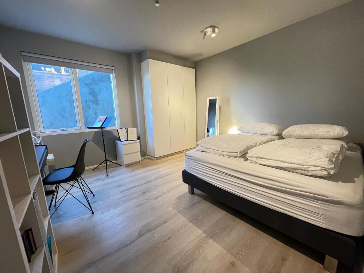 Modern And Spacious 2br Only 5,5 Km Drive From Downtown