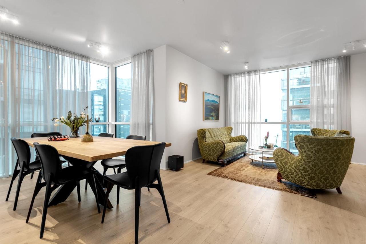 Apartment With A View *
