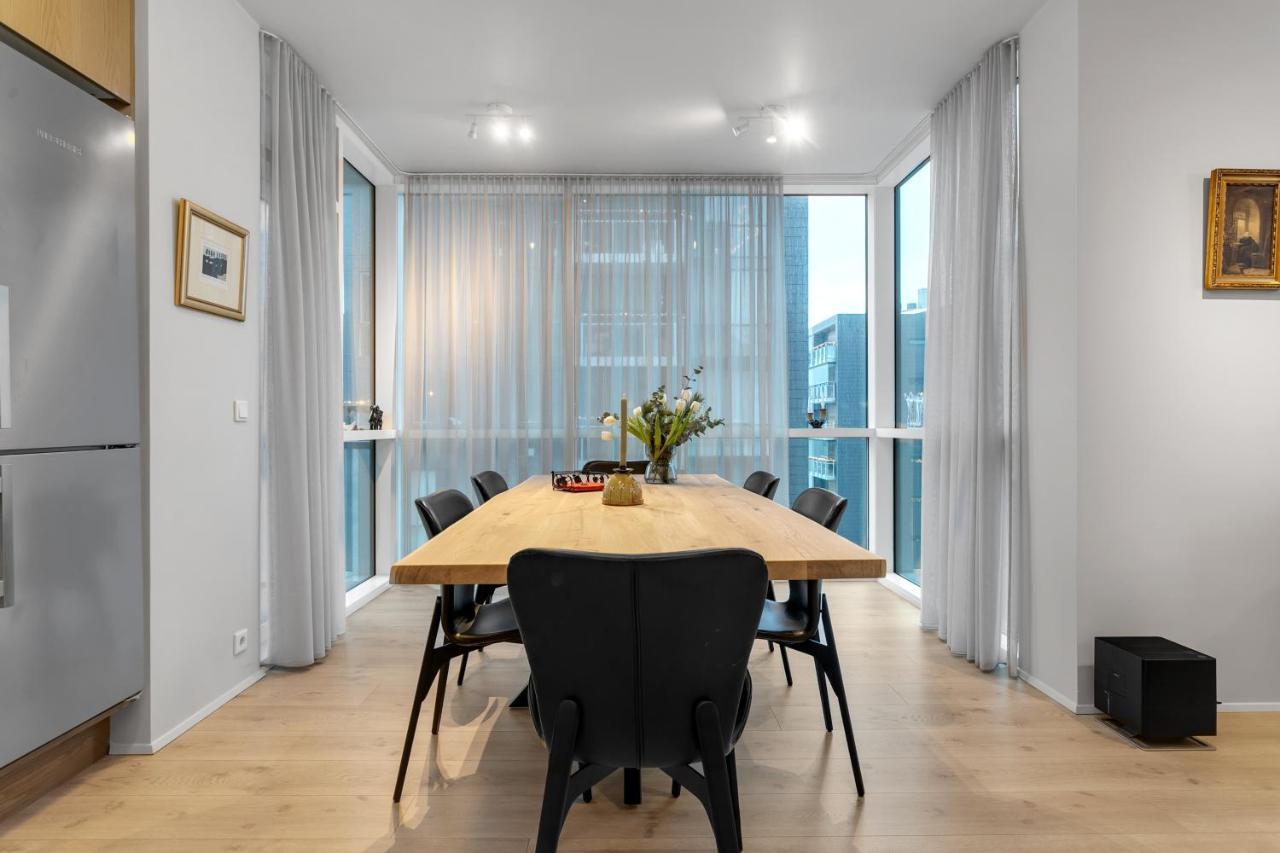 Apartment With A View *