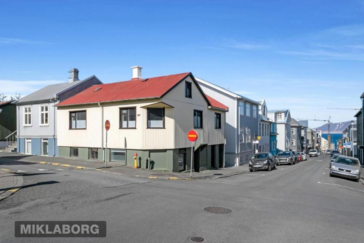 Mos * Reykjavik