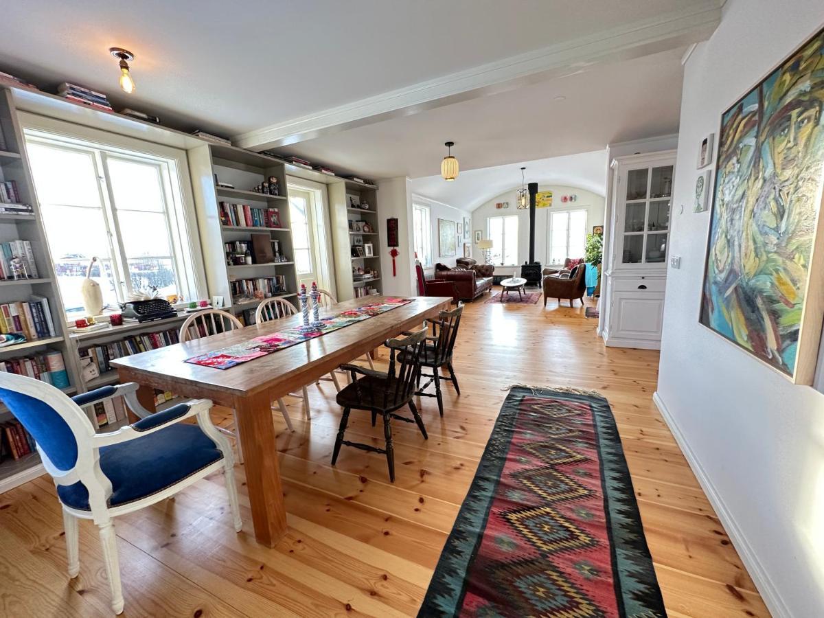 A New House That Is A Mix Of An Historic House *
