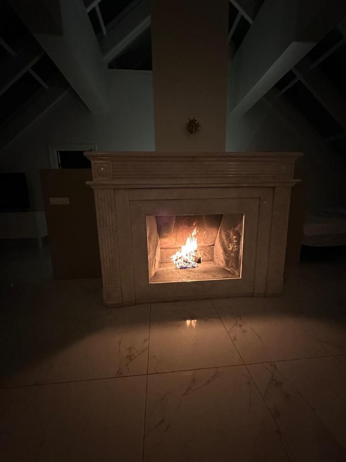 Big Centrally Located In Villa *