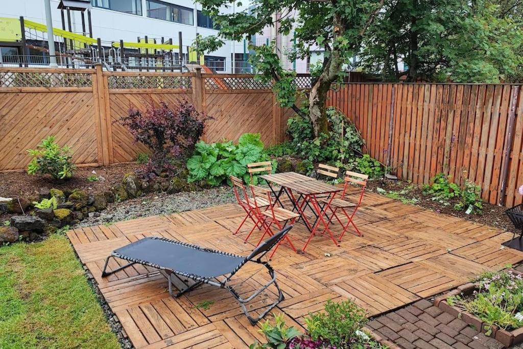 Icelandic Art Garden W. Parking In Centre Reikiavik