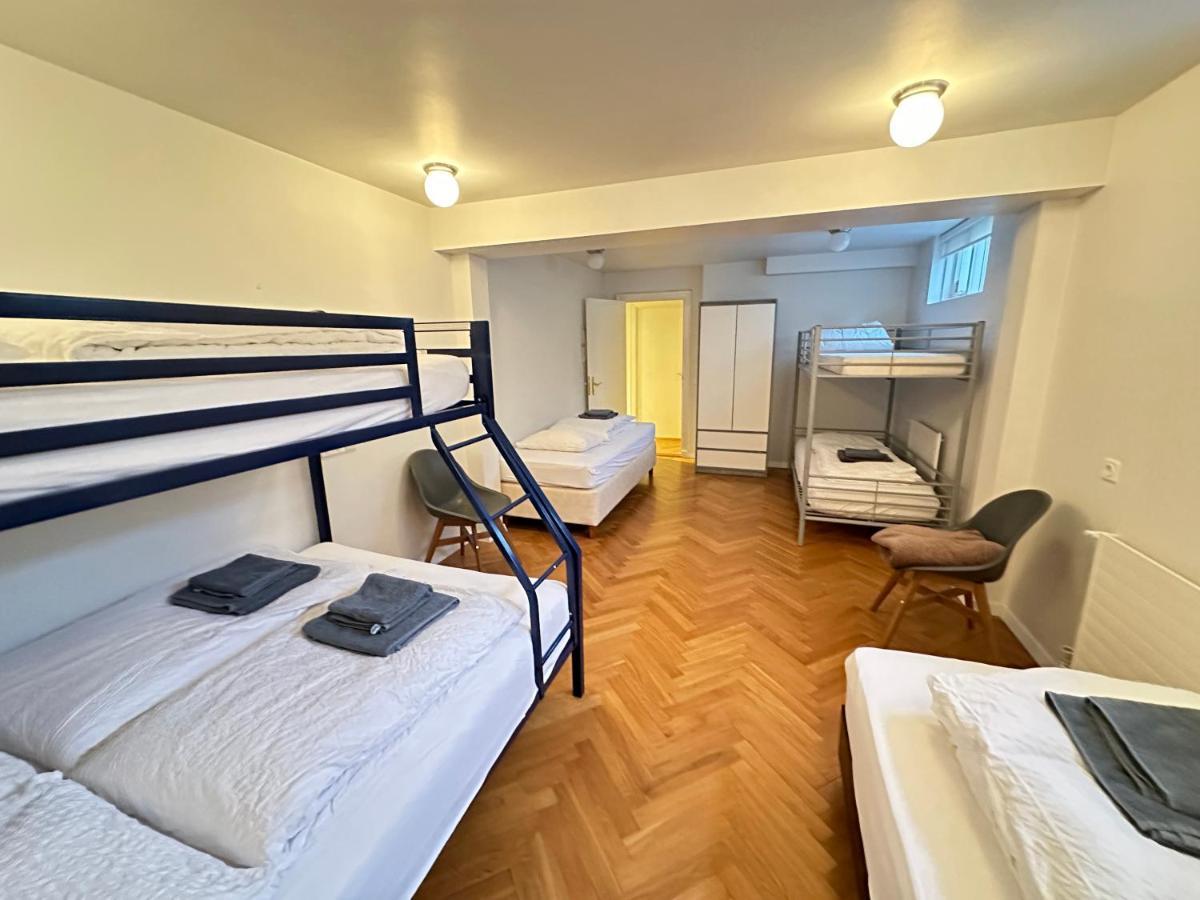 Big Centrally Located In Villa *