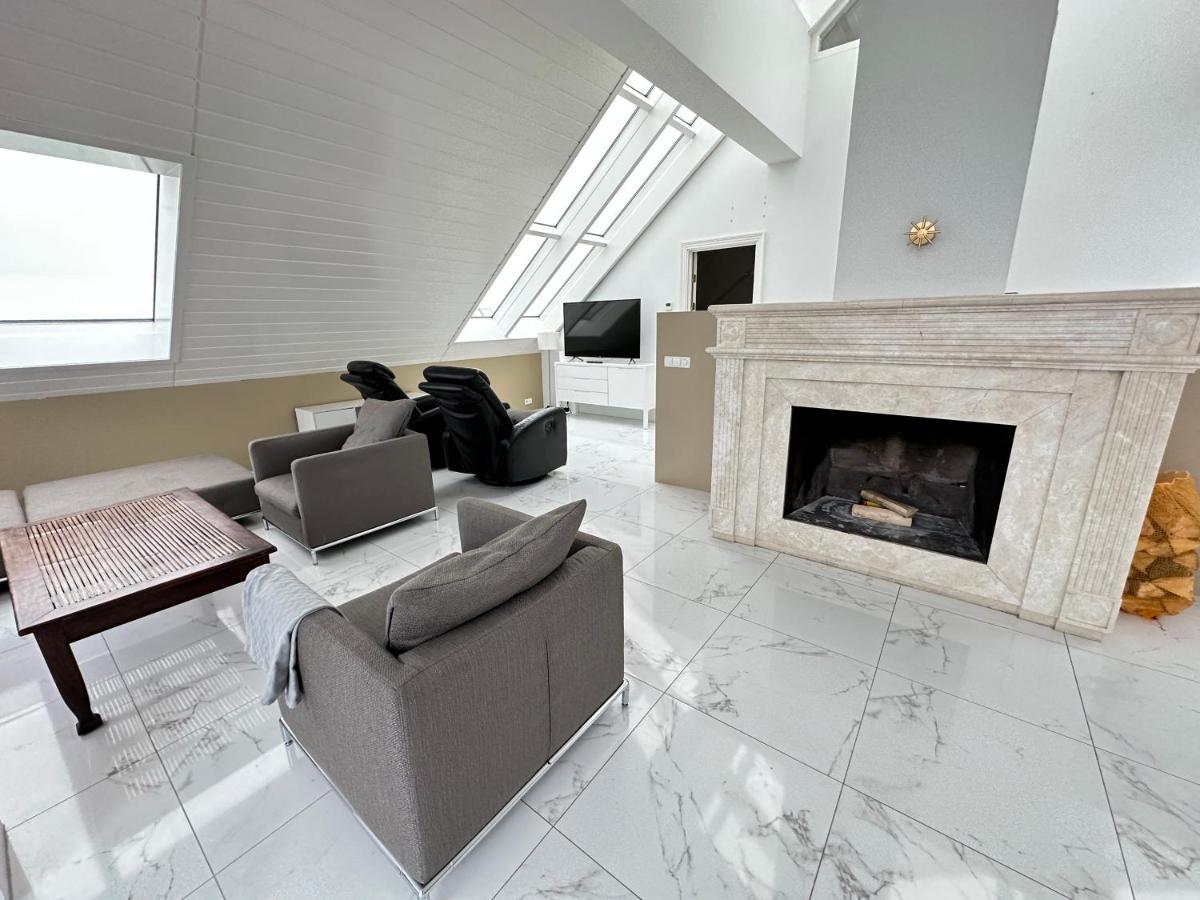Big Centrally Located In Villa Reykjavik