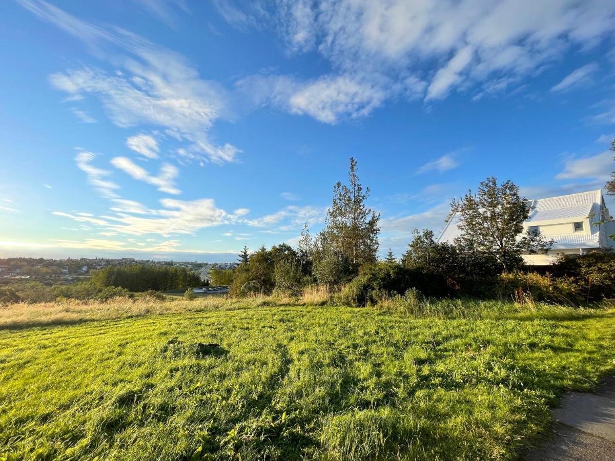 Big Centrally Located In Villa