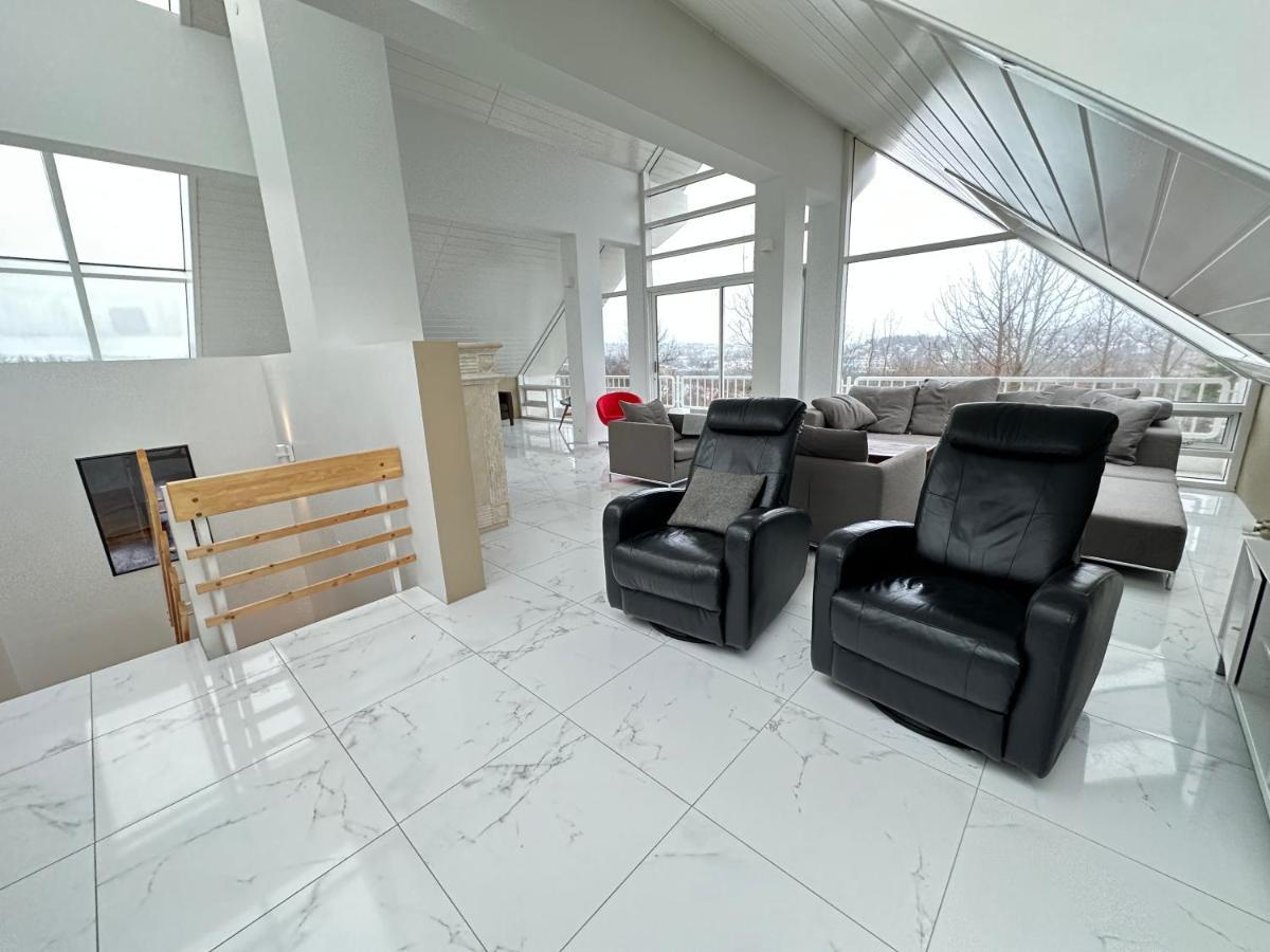 Big Centrally Located In Villa