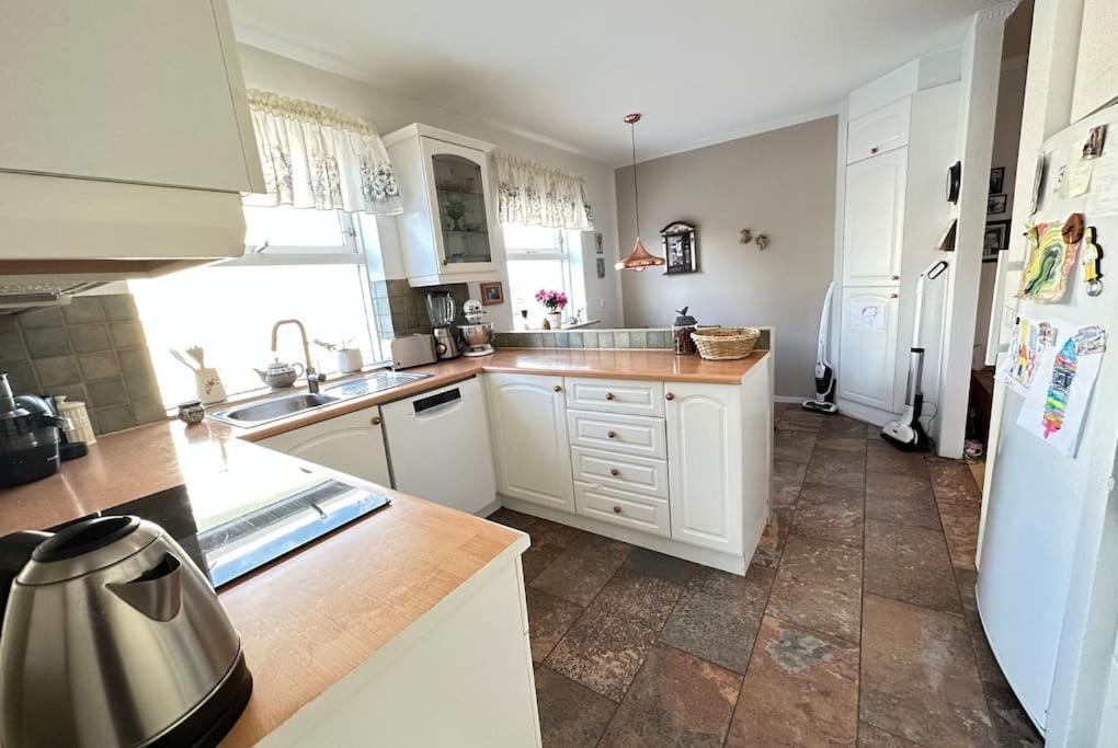 Spacious And Family Friendly In Apartment *