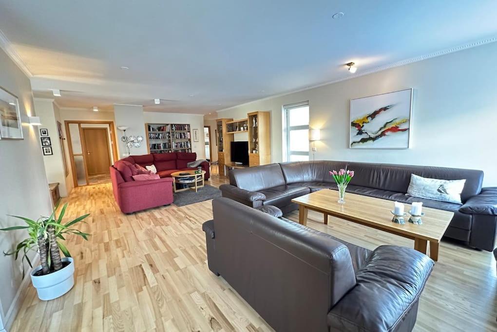 Apartment Spacious And Family Friendly In Reykjavik