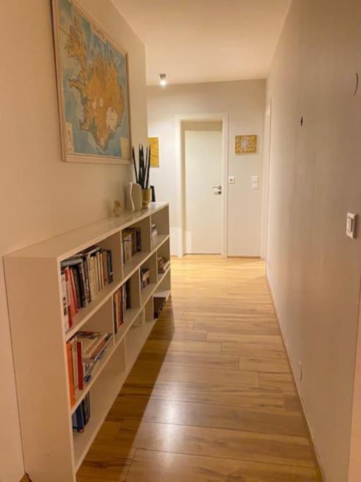 Spacious 3 Bedroom Apartment,close To Centrum. *
