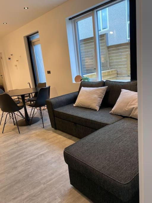 Lovely 2 Bedroom Reikiavik