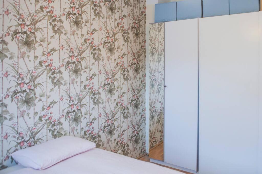 Family-friendly Close To Downtown With Private Parking! Reykjavik
