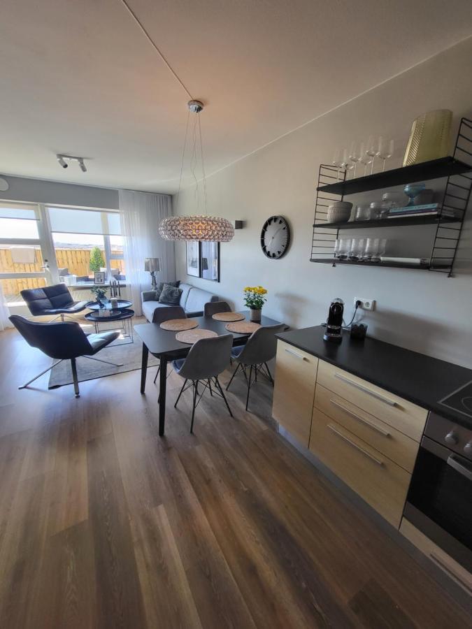 Cozy 2 - Bedroom In Amazing Location. Apartment