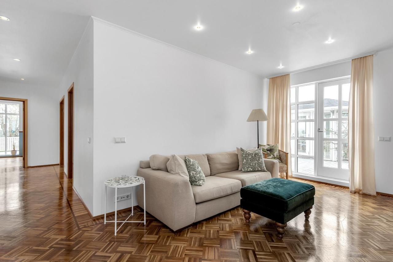 Serene And Cozy 4 Bedroom Retreat Apartment *