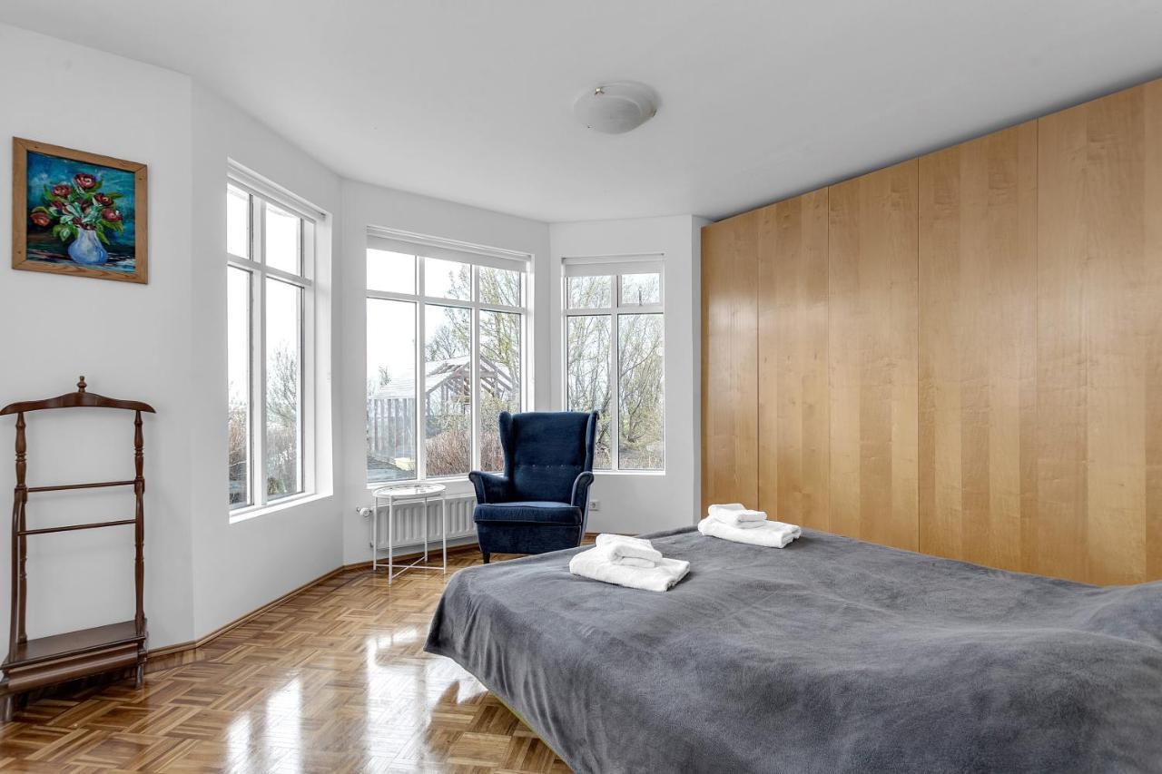 Apartment Serene And Cozy 4 Bedroom Retreat