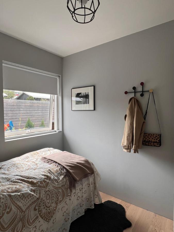 Beautiful 3 Bedroom Modern House With Patio * Reykjavik