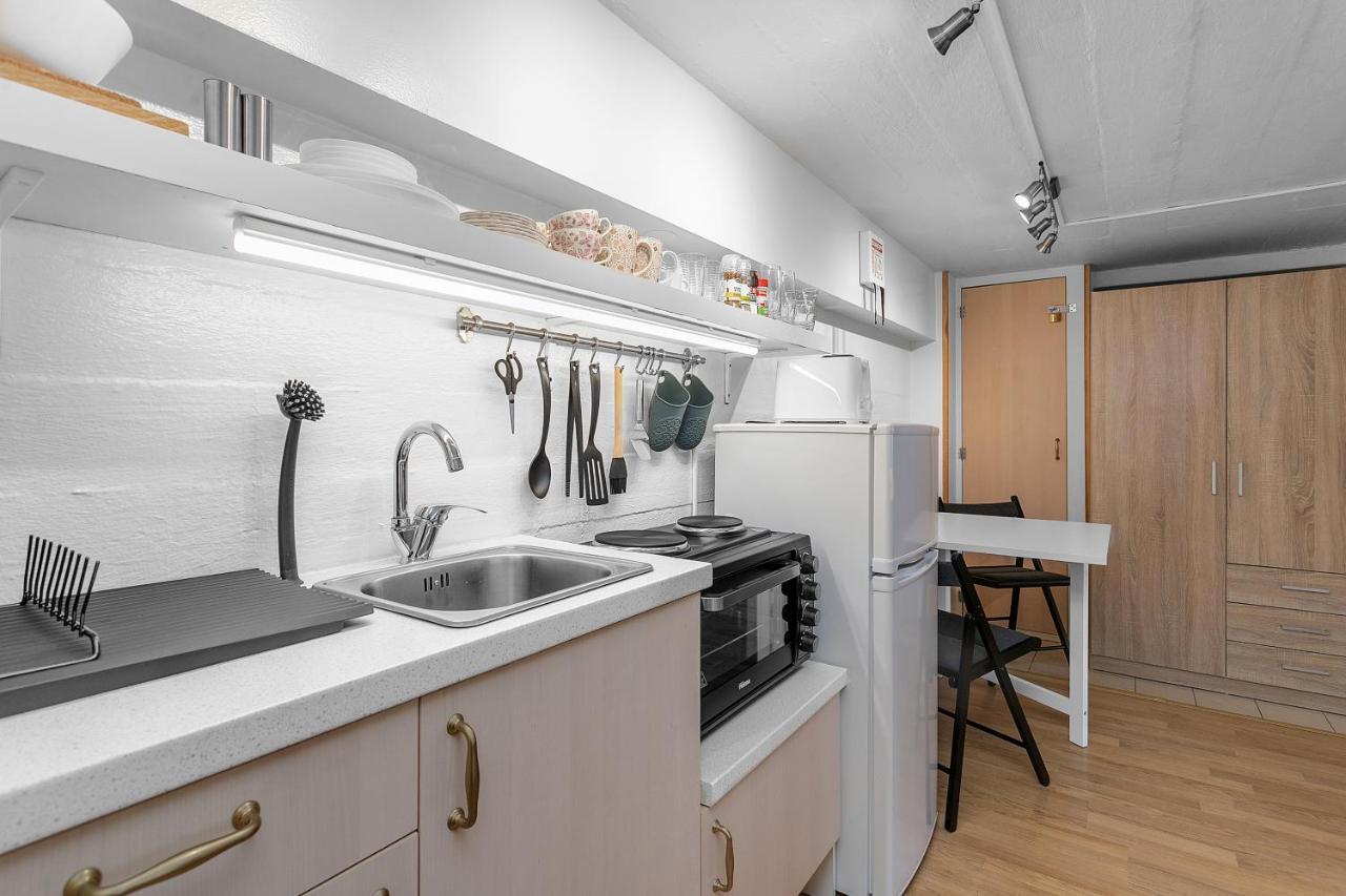 Apartment Lara Studio: Laugardalur Valley Retreat With Private Entrance And Parking