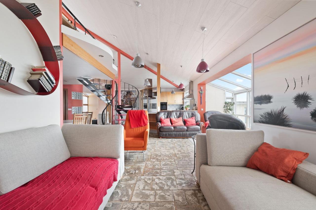 Apartment Jaw-dropping Views, Spot. *