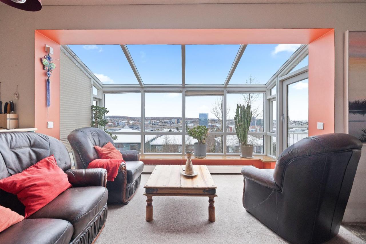Apartment Jaw-dropping Views, Spot.