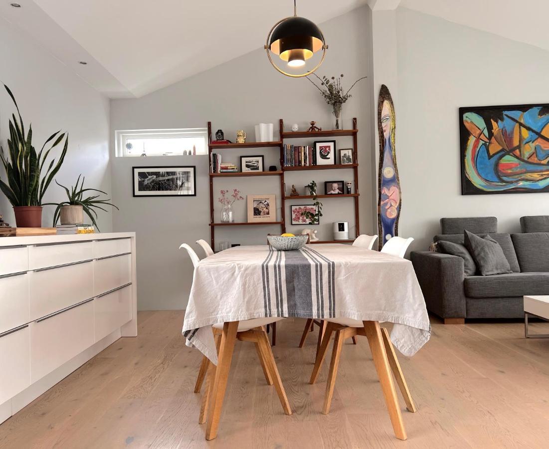 Beautiful 3 Bedroom Modern House With Patio * Reykjavik