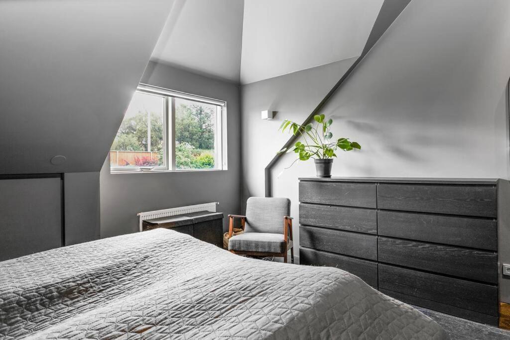 Entire House In A Quite Area * Reiquiavique