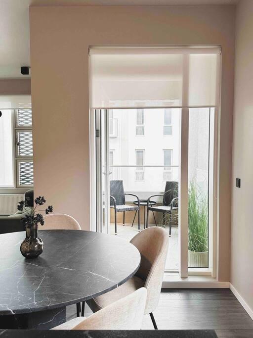 Private Lux 2br & 2ba Center With Free Parking Reikiavik