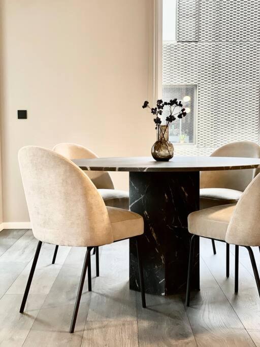 Private Lux 2br & 2ba Center With Free Parking Reikiavik