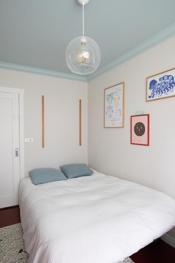 Bright Near Center Apartment *