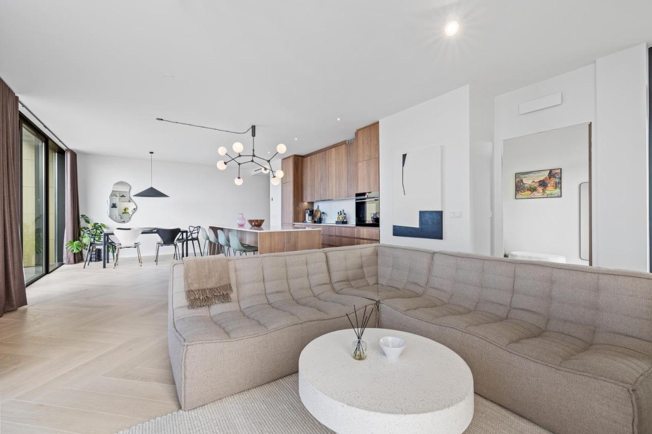 Specious 3br & 2ba With Ocean View - Free Parking Apartment *