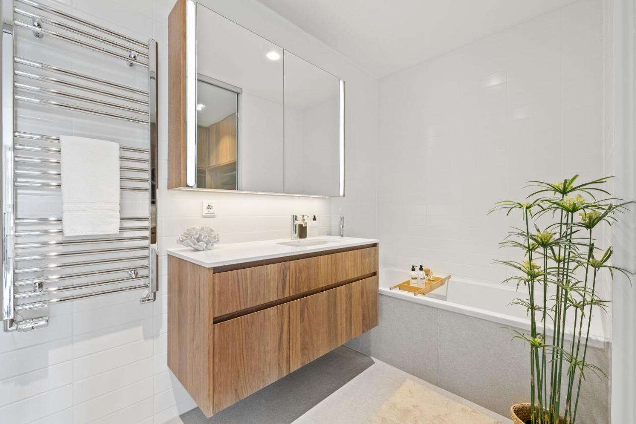 Specious 3br & 2ba With Ocean View - Free Parking * Reykjavik